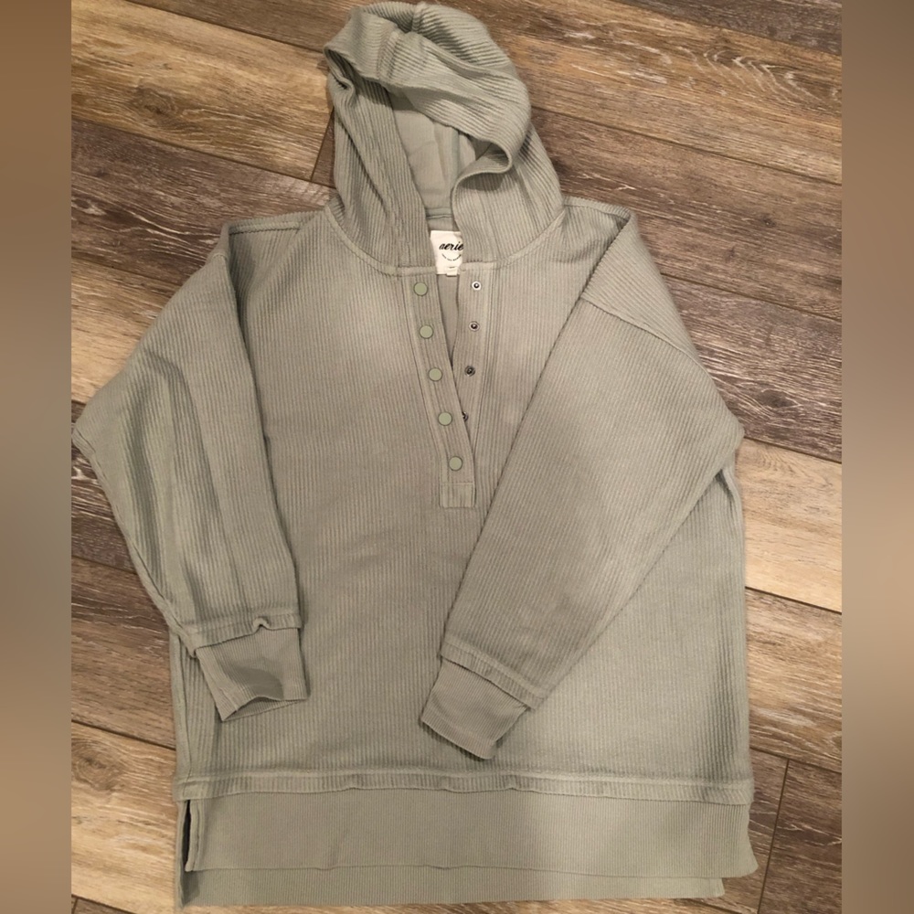 Aerie hooded sweatshirt. Size XS. Grayish green color. Excellent condition.